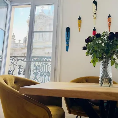 Unique In Paris