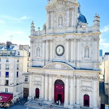 Unique In Paris